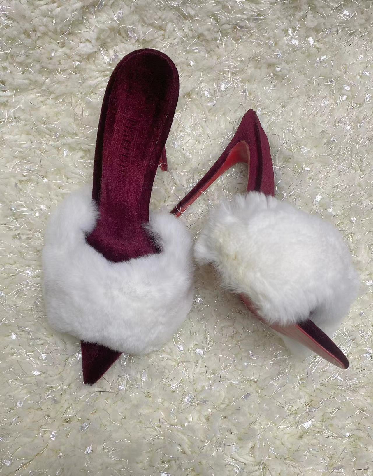 Suede mules with fur